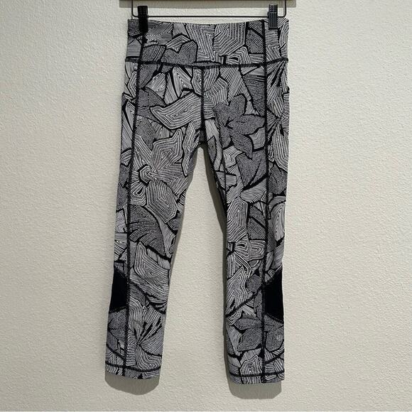 Lululemon Pace Rival Crop Dottie Tribe White Black SZ 4 - Picture 5 of 11